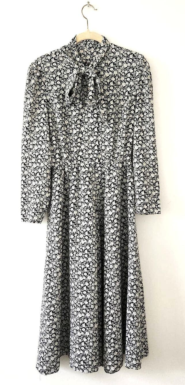 Vintage Classic Japanese Ditsy Floral Tie Neck Pleated Dress M